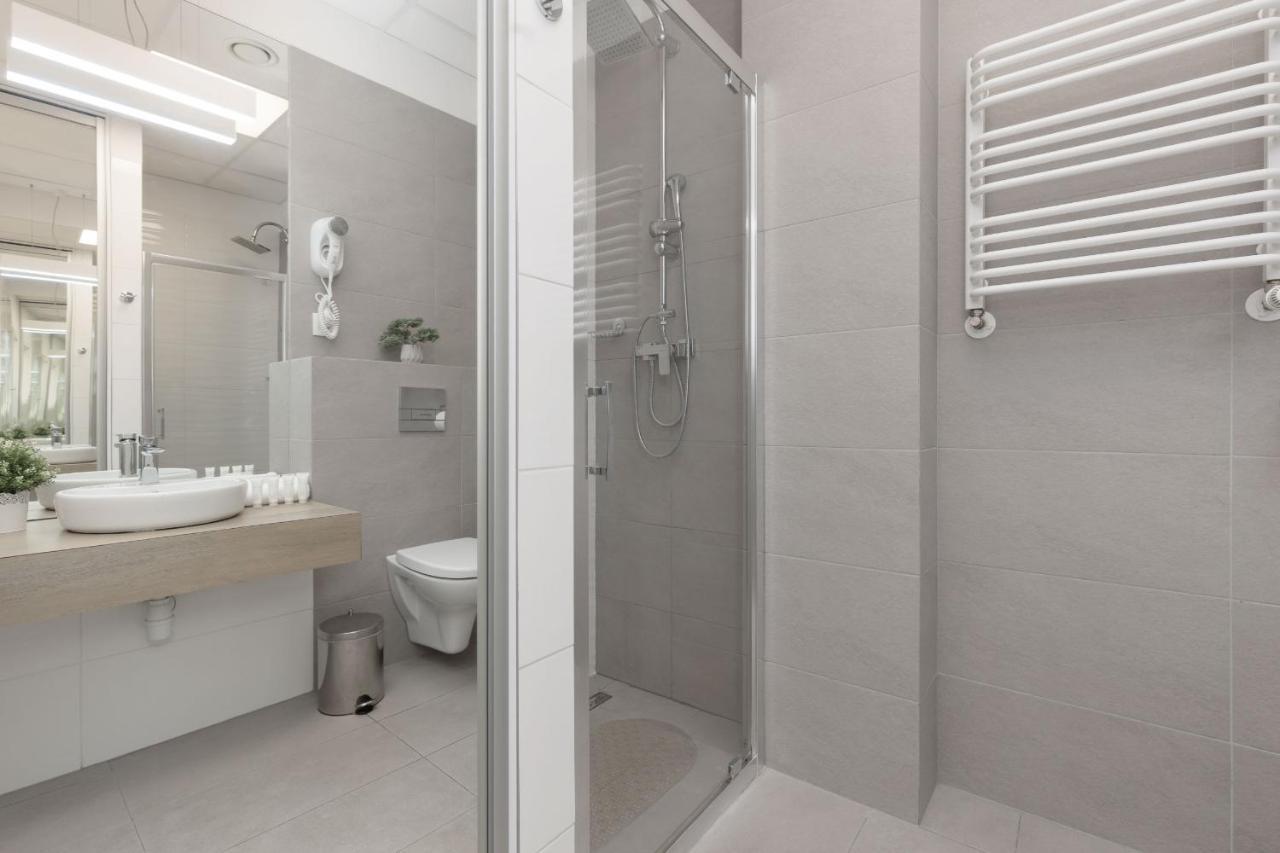 Aleje Jerozolimskie With Parking And Ac By Renters Apartament Warszawa