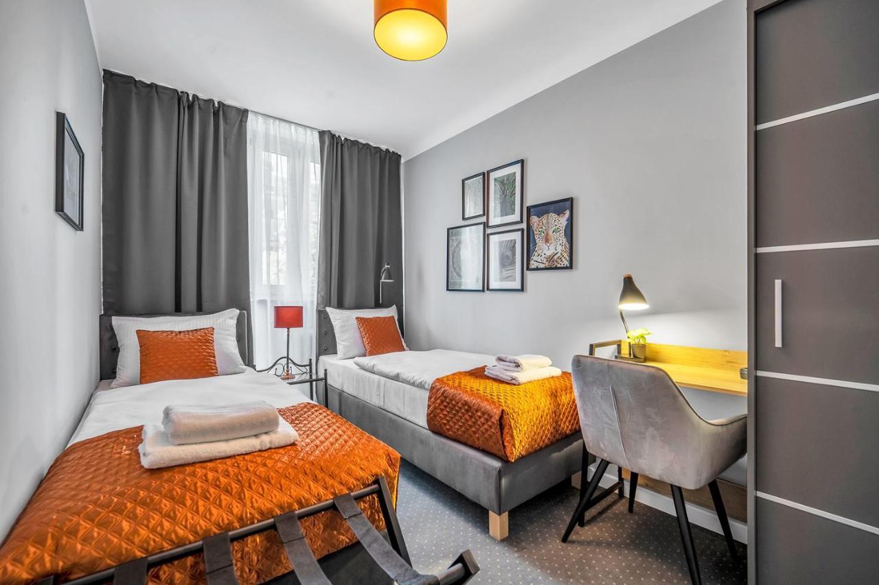 Apartment Grzybowska 9 *