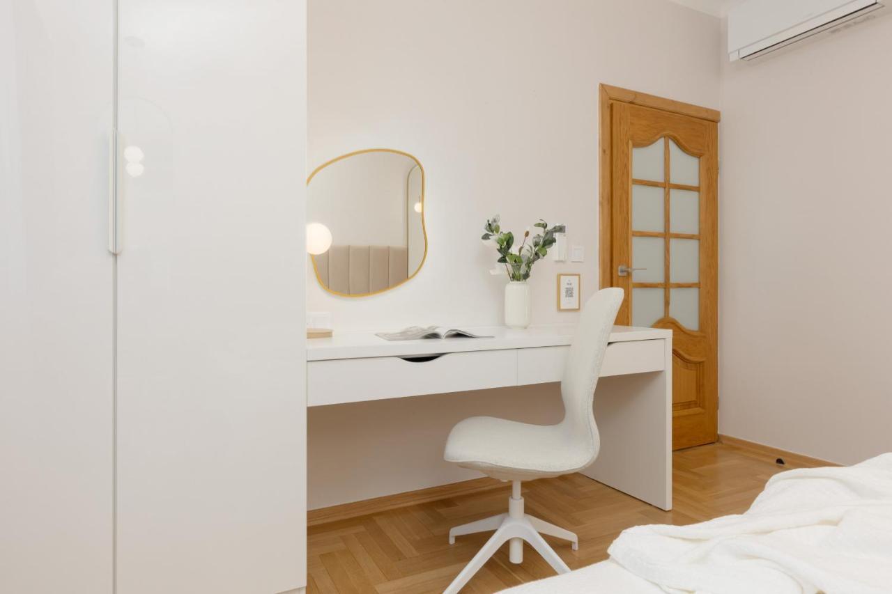Bright Kasprzaka Wola Near Metro Station By Renters Apartment