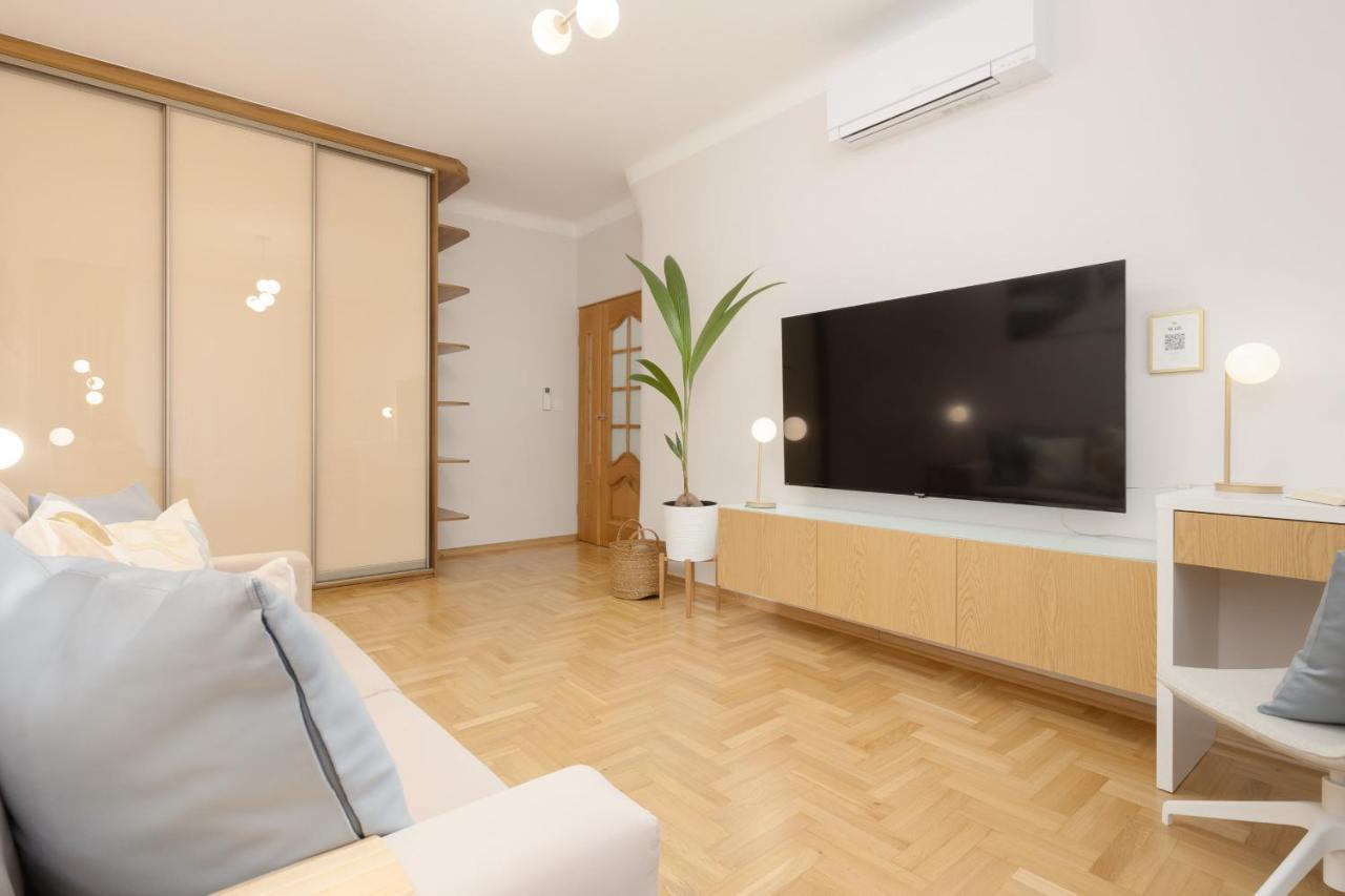 Bright Kasprzaka Wola Near Metro Station By Renters