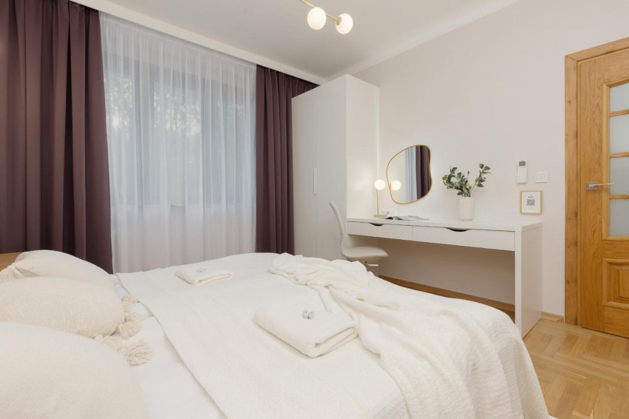 Bright Kasprzaka Wola Near Metro Station By Renters Apartment