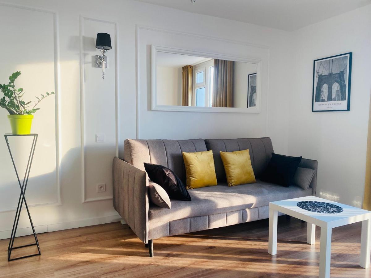 Apartment Elegant And Green, Near M1 Metro Warsaw