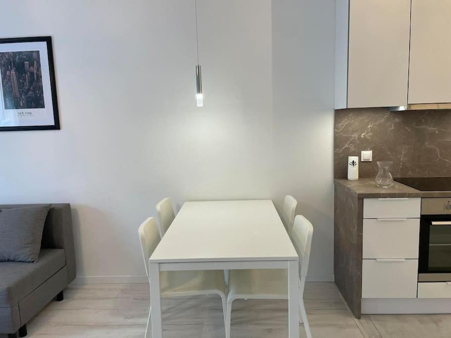 Apartament With Private Parking Warszawa