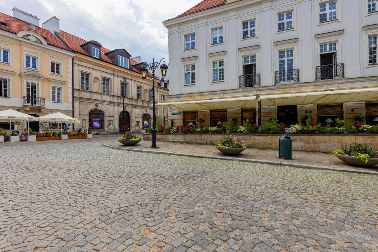 New Town Square For 5 Guests By Renters