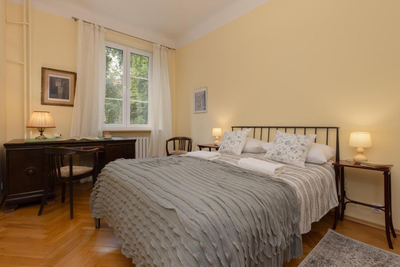 New Town Square For 5 Guests By Renters Apartamento *