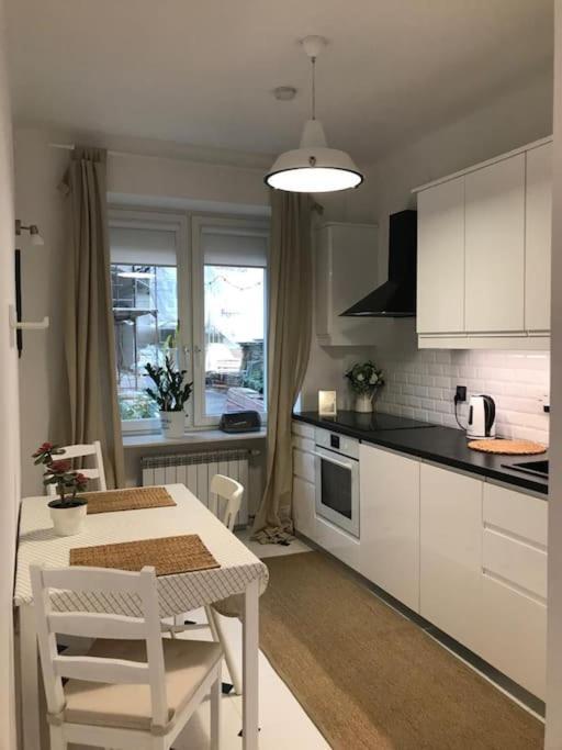 Apartment Piekne, Nowoczesne Mieszkanie Na Ulicy Chmielnej, Samo Centrum. *