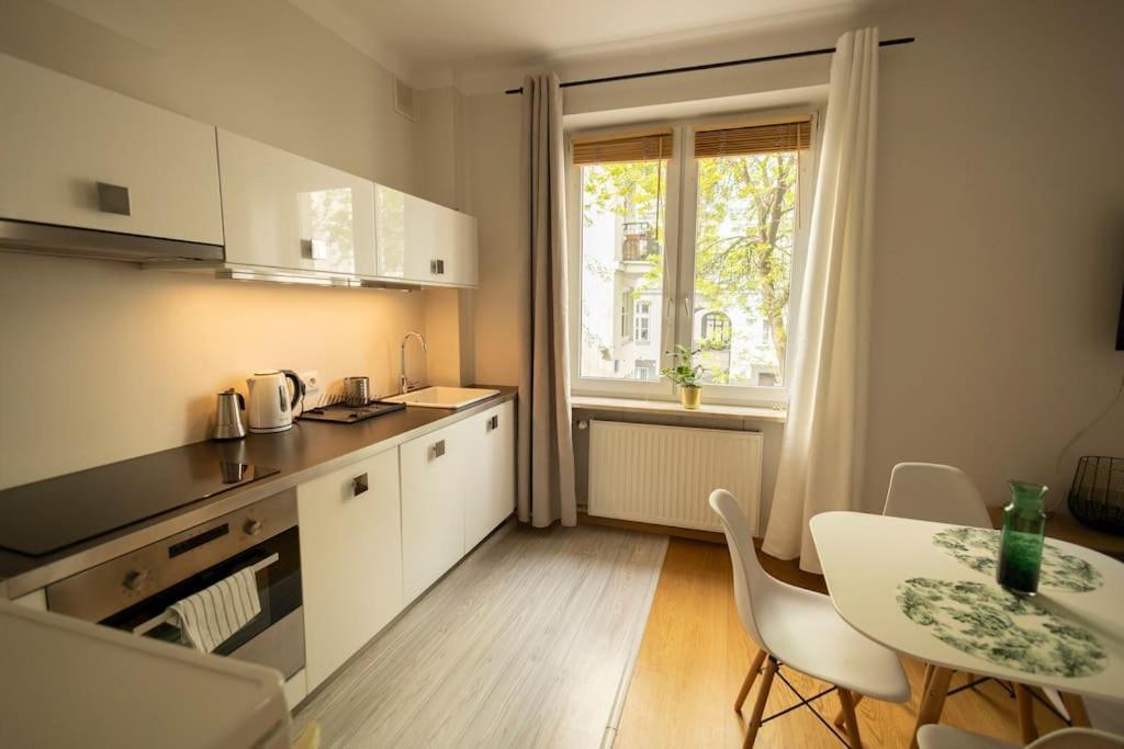 Przytulne Mieszkanie Na Ulicy Chmielna W Samym Centrum Warszawy Apartment *
