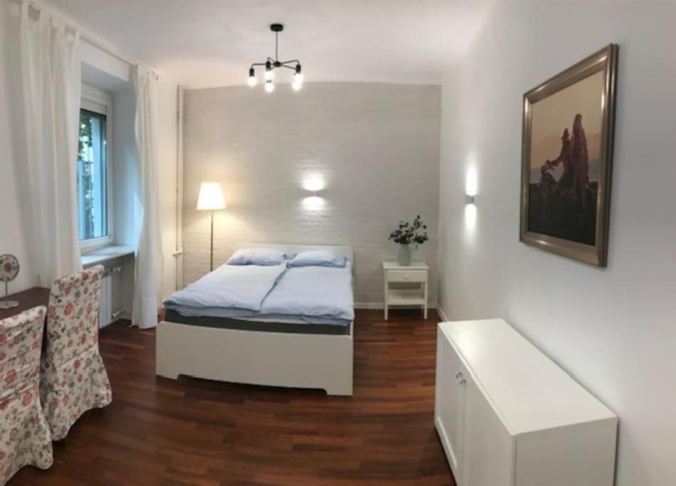 Piekne, Nowoczesne Mieszkanie Na Ulicy Chmielnej, Samo Centrum. * Warsaw