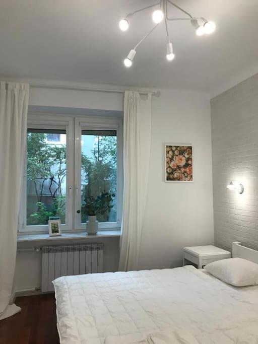 Apartment Piekne, Nowoczesne Mieszkanie Na Ulicy Chmielnej, Samo Centrum. Warsaw