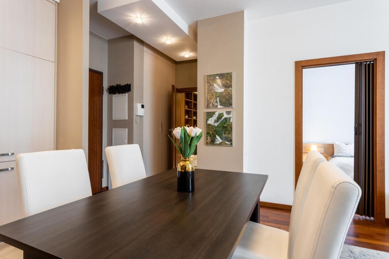 Golden - Bright And Stylish -city Center - Stawki