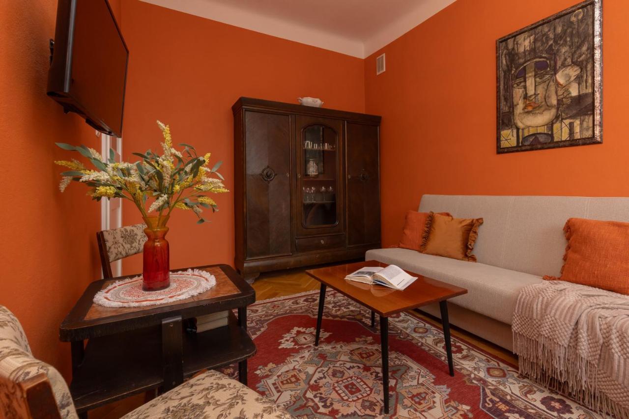 New Town Square For 5 Guests By Renters Apartamento
