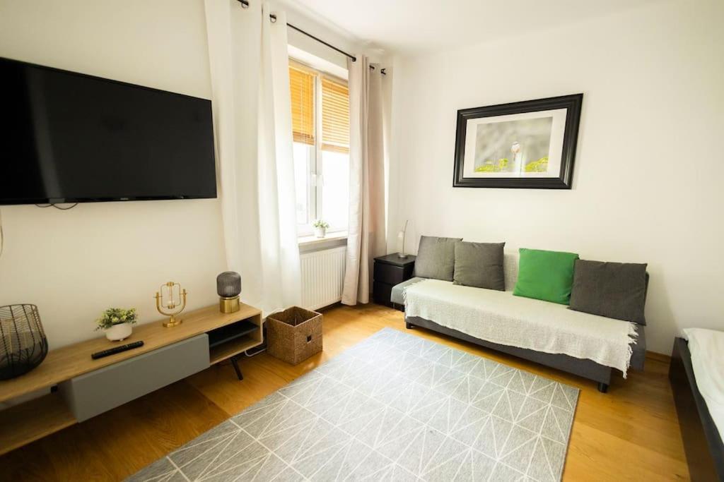 Przytulne Mieszkanie Na Ulicy Chmielna W Samym Centrum Warszawy Apartment