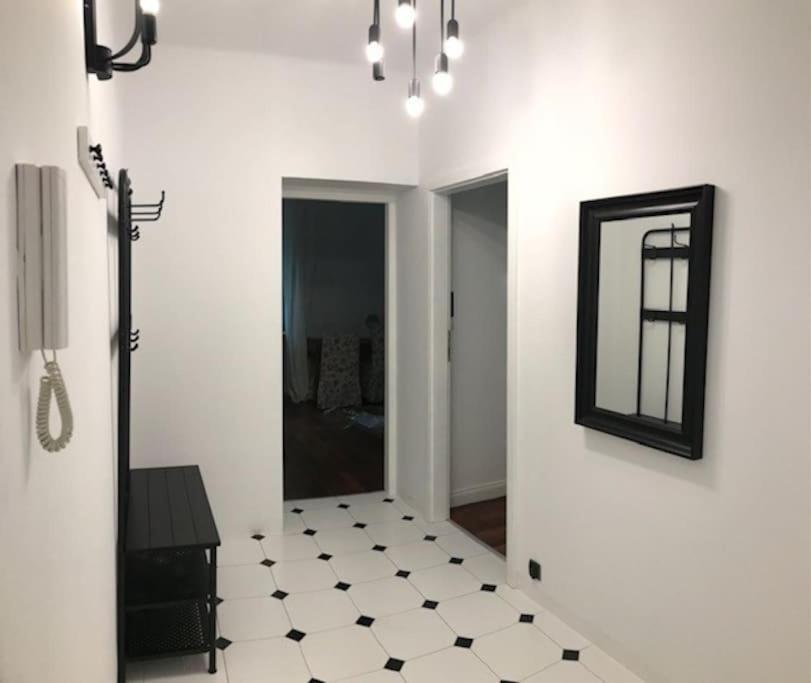 Apartment Piekne, Nowoczesne Mieszkanie Na Ulicy Chmielnej, Samo Centrum.