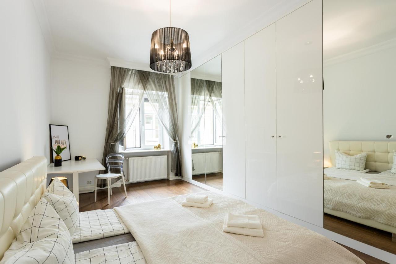 Golden - Stylish And Luxury - Podwale
