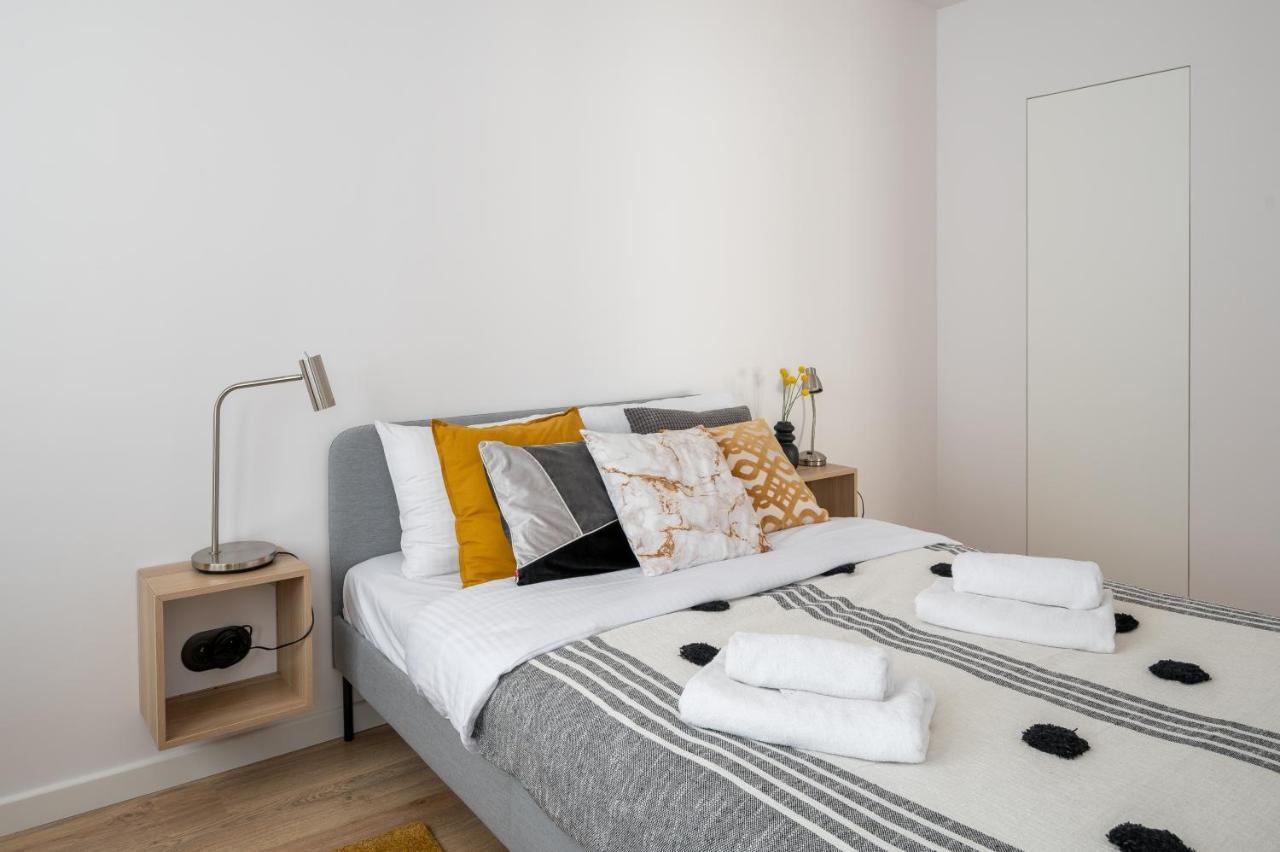 Apartment Ochota Yellow *