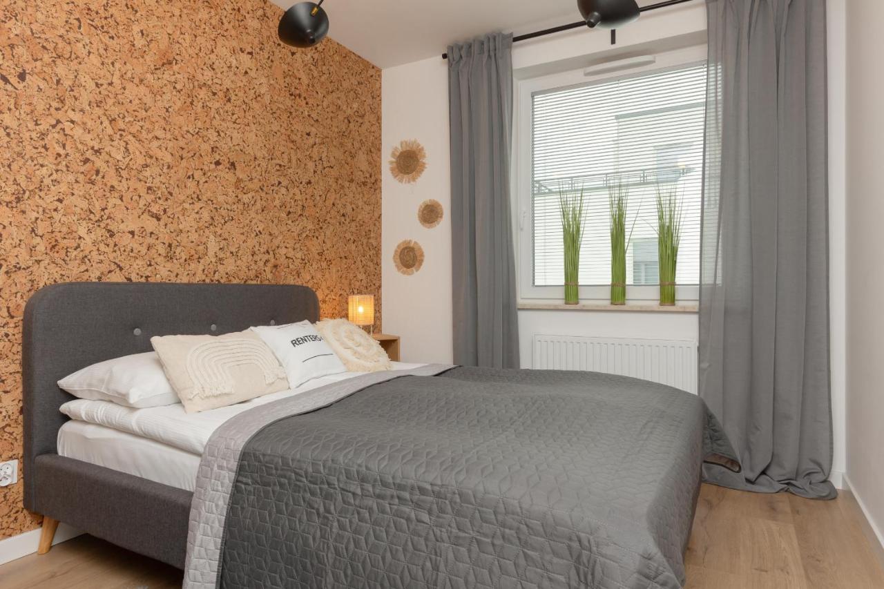 Trendy With 2 Bedrooms, Balcony & Parking By Renters Warsaw