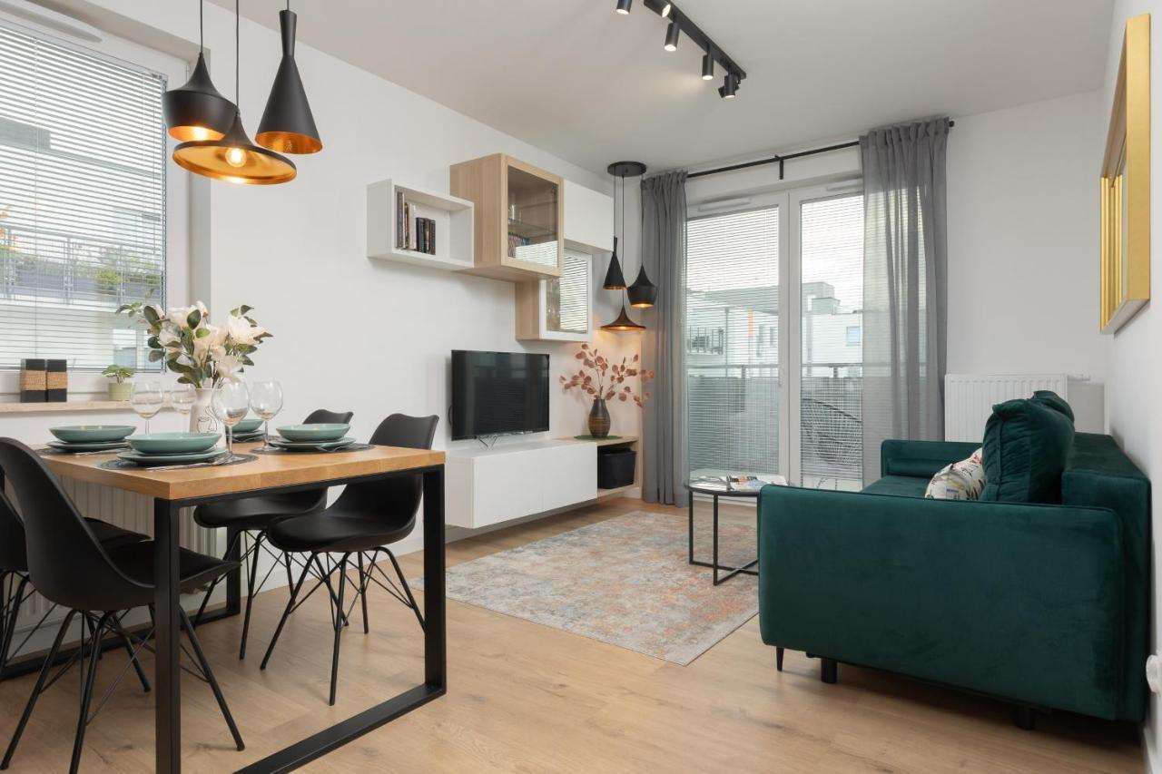 Trendy With 2 Bedrooms, Balcony & Parking By Renters * Warsaw