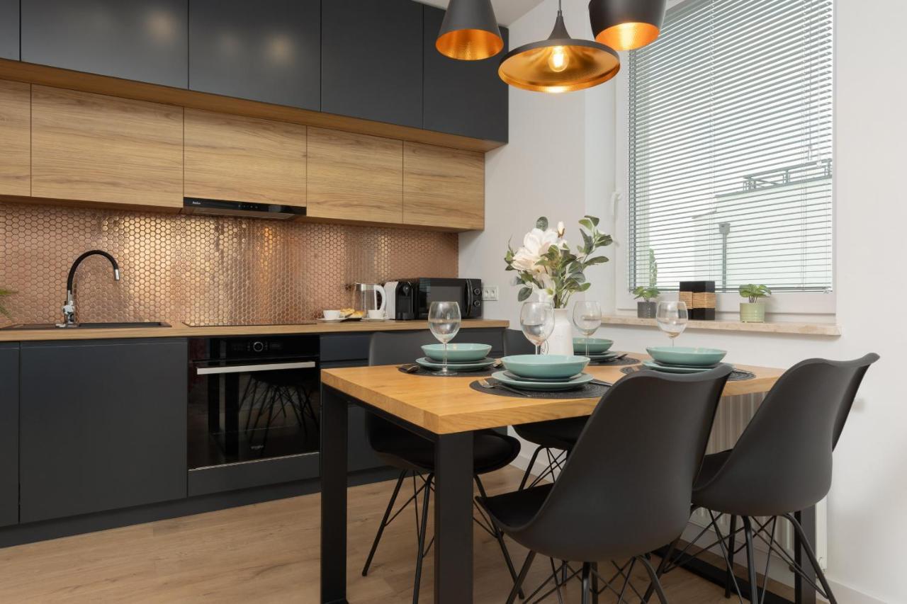 Trendy With 2 Bedrooms, Balcony & Parking By Renters Warsaw