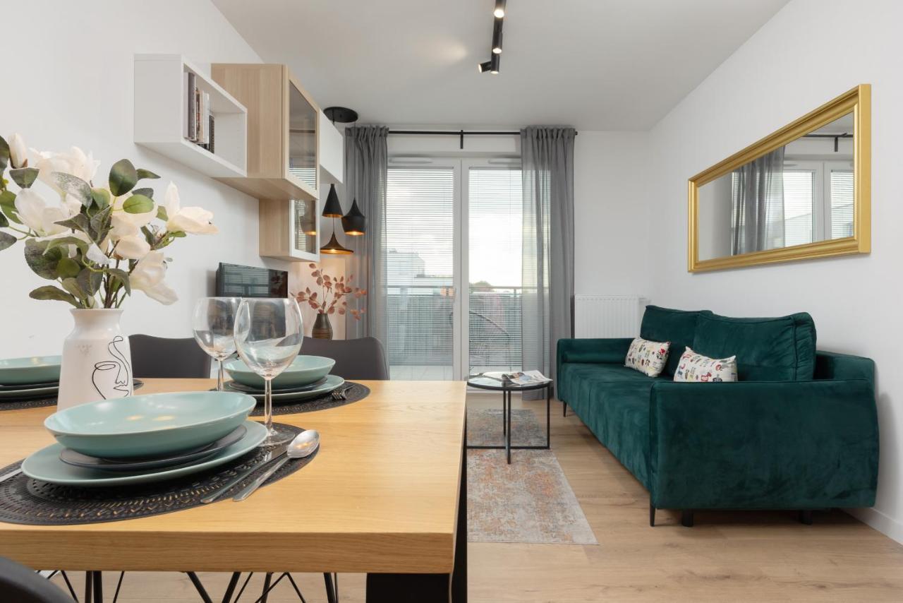 Trendy With 2 Bedrooms, Balcony & Parking By Renters * Warsaw