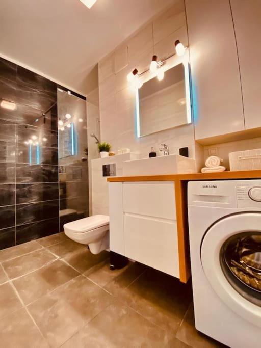 Spacious,stylish And Comfortable 2 With Million Dollar View Apartamento Varsóvia