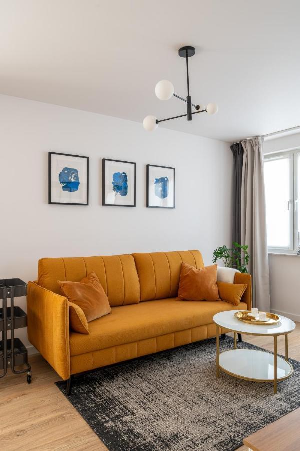 Ochota Yellow Apartment