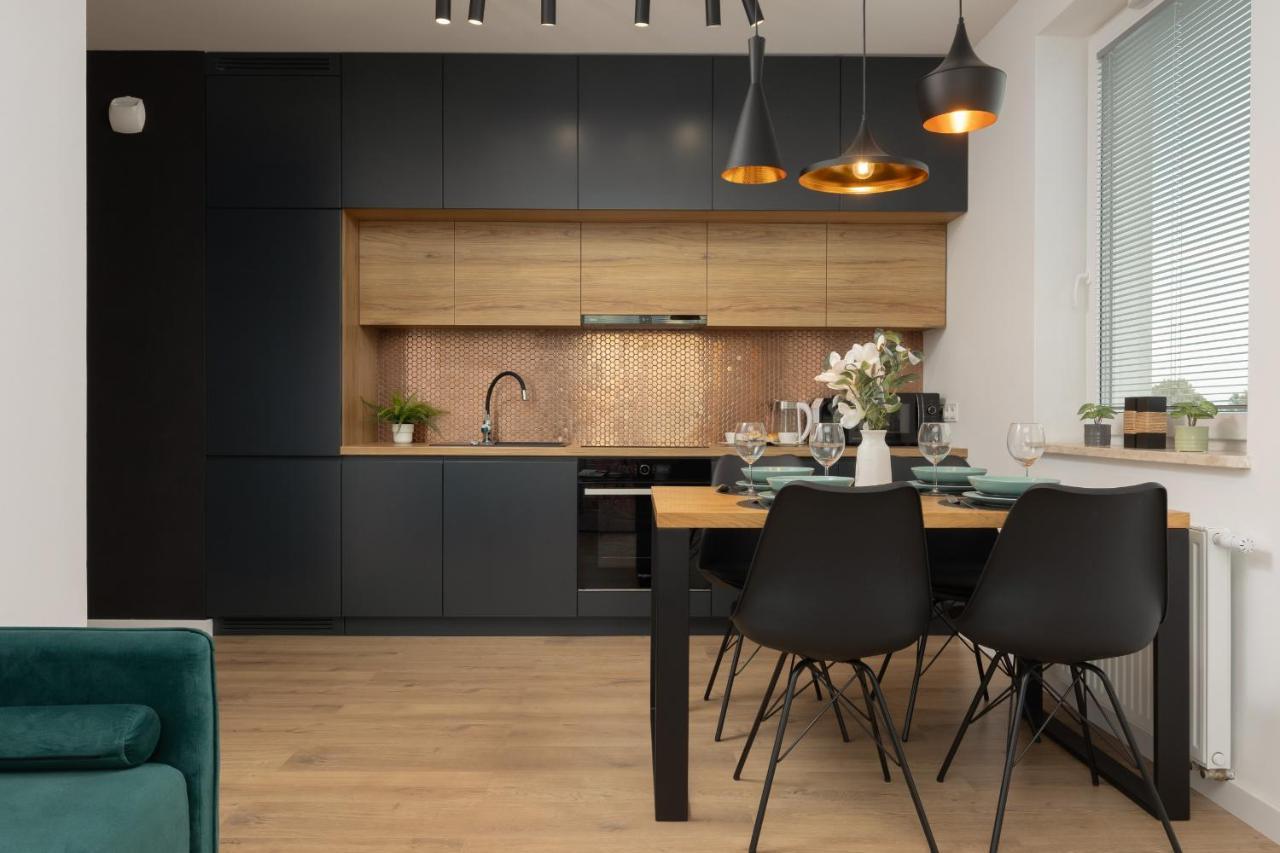 Trendy With 2 Bedrooms, Balcony & Parking By Renters