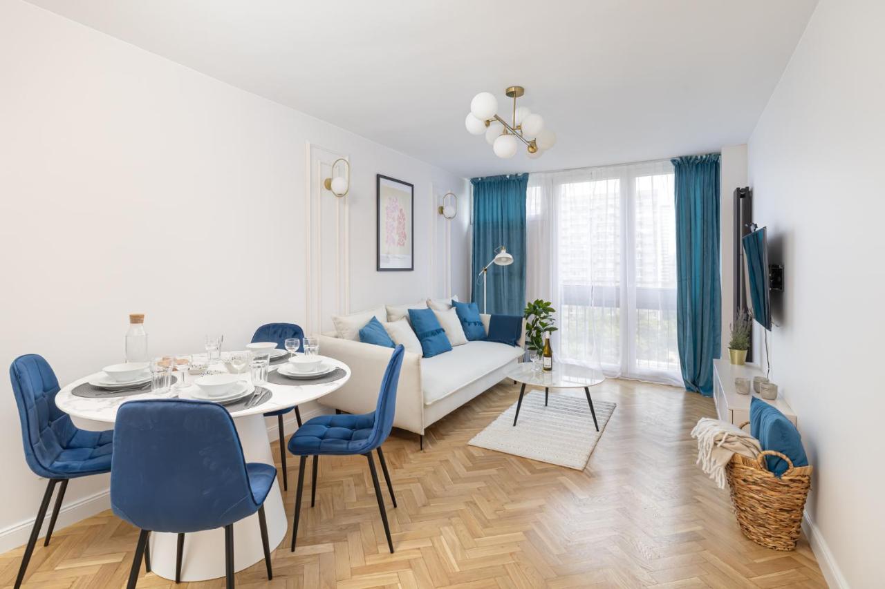 Ecru Boho Living With View Apartament