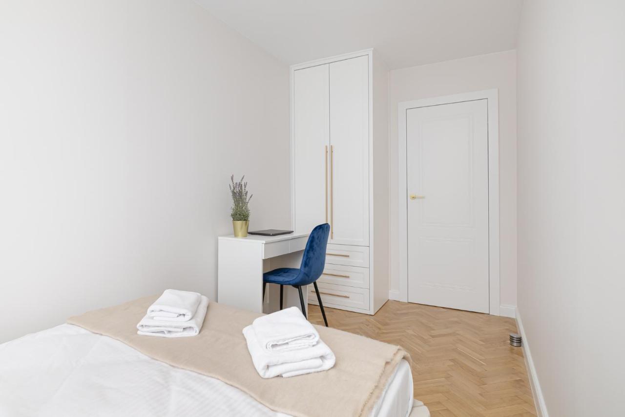 Ecru Boho Living With View Apartament *