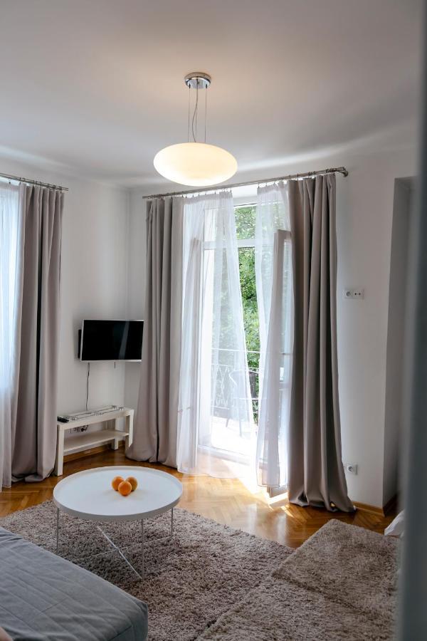 Gagarina 12 - Piekny Apartament Przy Lazienkach Krolewskich - Duze Lozko 160x200cm - Bardzo Duzy Balkon - Wifi - Telewizja Kablowa - Bezplatna Strefa Parkowania - Better *
