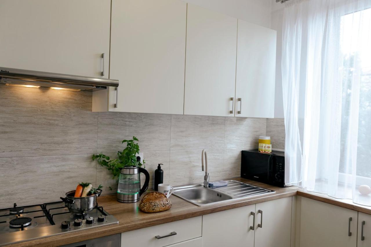 Gagarina 12 - Piekny Apartament Przy Lazienkach Krolewskich - Duze Lozko 160x200cm - Bardzo Duzy Balkon - Wifi - Telewizja Kablowa - Bezplatna Strefa Parkowania - Better Căn hộ Warsaw