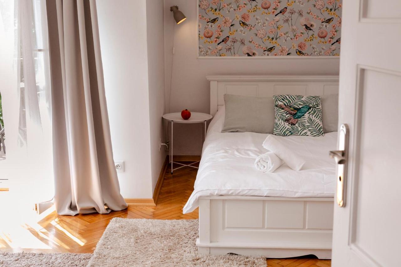 Gagarina 12 - Piekny Apartament Przy Lazienkach Krolewskich - Duze Lozko 160x200cm - Bardzo Duzy Balkon - Wifi - Telewizja Kablowa - Bezplatna Strefa Parkowania - Better * Warsaw