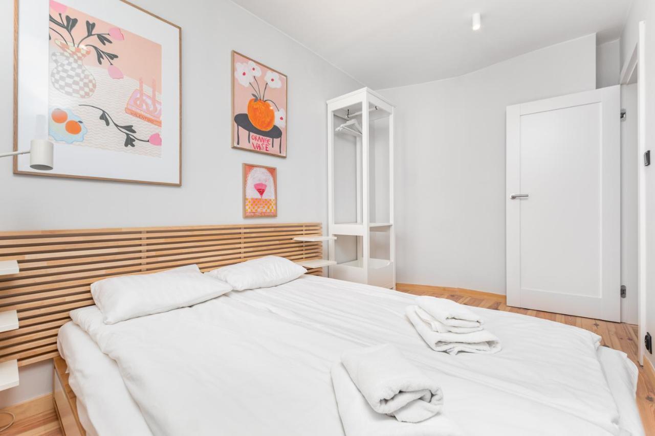 Apartment Walecznych 51 By Homeprime Warschau