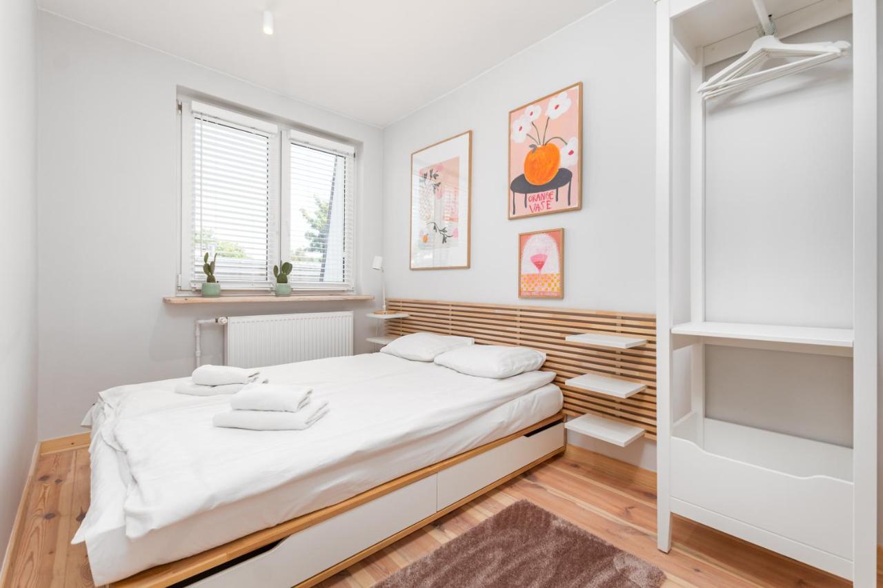 Apartment Walecznych 51 By Homeprime Warschau