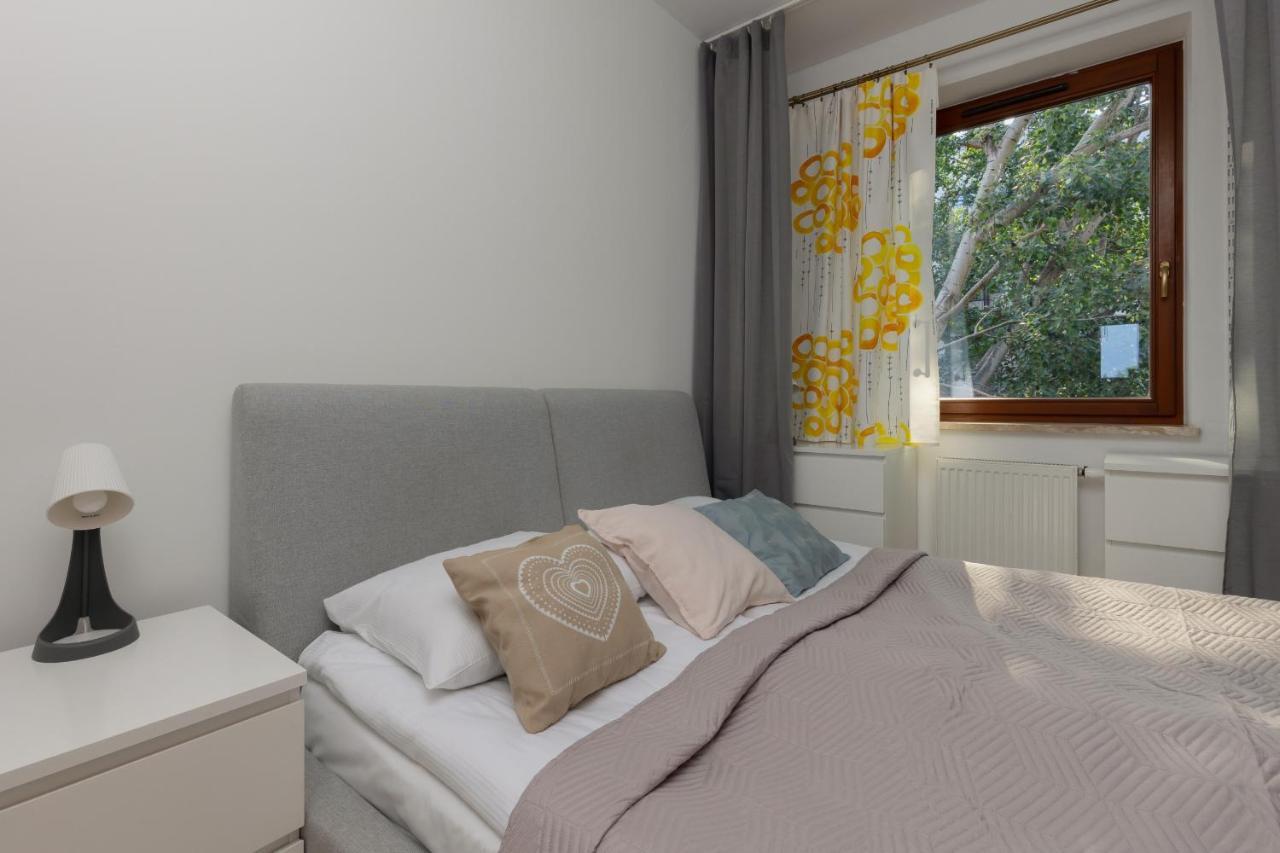 Spacious Family With Parking & Balcony In Warsaw, Bielany By Renters Căn hộ *