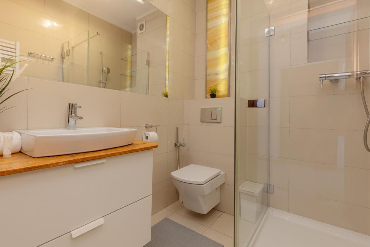 Spacious Family With Parking & Balcony In Warsaw, Bielany By Renters Căn hộ