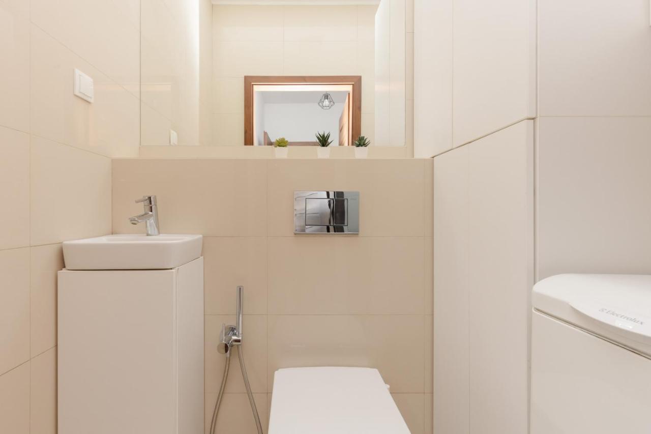 Spacious Family With Parking & Balcony In Warsaw, Bielany By Renters * Warsaw