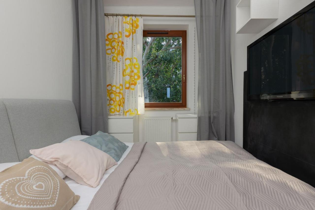 Căn hộ Spacious Family With Parking & Balcony In Warsaw, Bielany By Renters