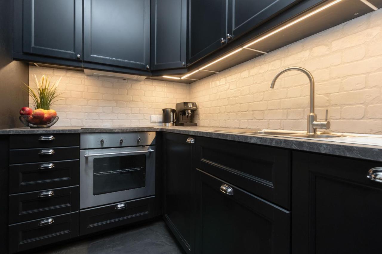 Stylish & Trendy 1 Bedroom Wola With Parking By Renters Apartment Warsaw