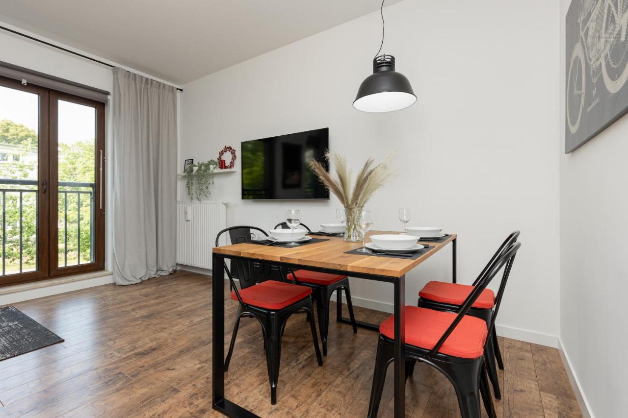 Stylish & Trendy 1 Bedroom Wola With Parking By Renters *