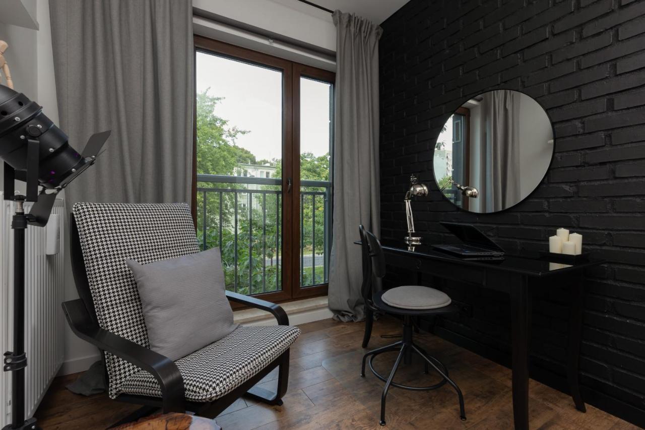 Stylish & Trendy 1 Bedroom Wola With Parking By Renters Apartment
