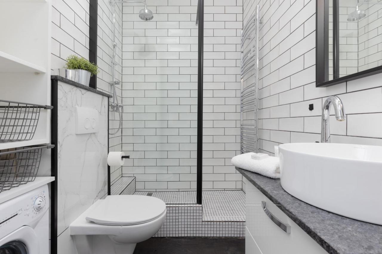 Stylish & Trendy 1 Bedroom Wola With Parking By Renters Apartment Warsaw