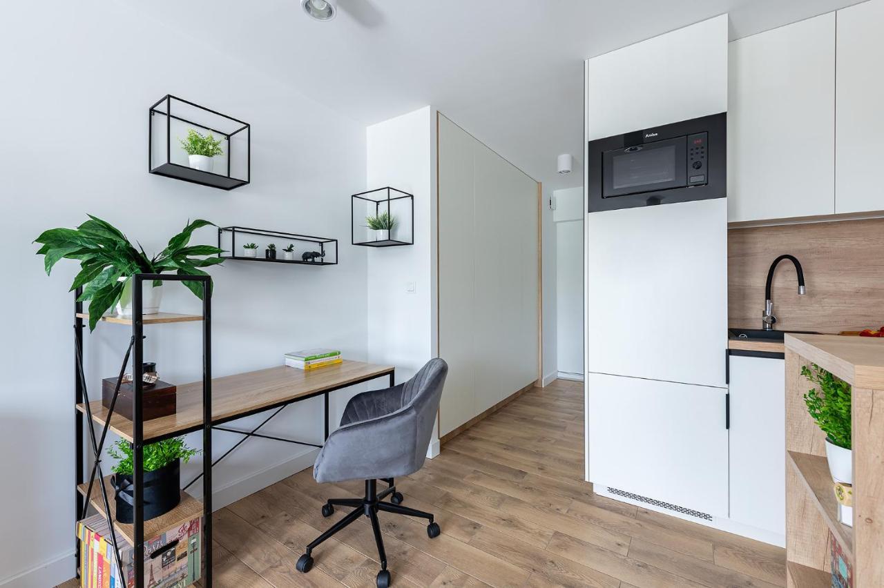 Wrzeciono 12 - Piekny Apartament Obok Szpitala Bielanskiego Oraz Awf, Bezplatna Strefa Parkowania - 400m Do Stacji Metra - Good *