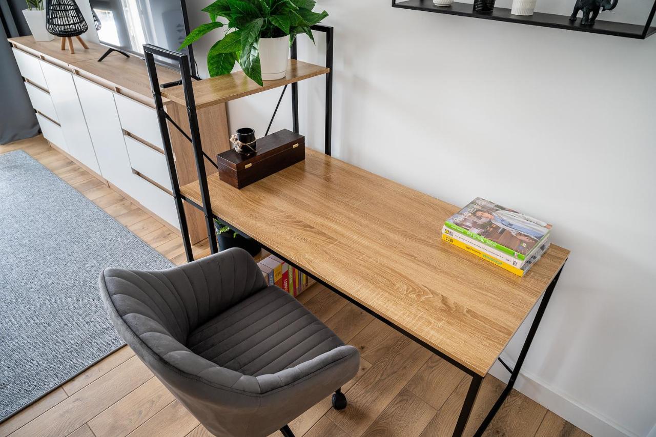 Wrzeciono 12 - Piekny Apartament Obok Szpitala Bielanskiego Oraz Awf, Bezplatna Strefa Parkowania - 400m Do Stacji Metra - Good