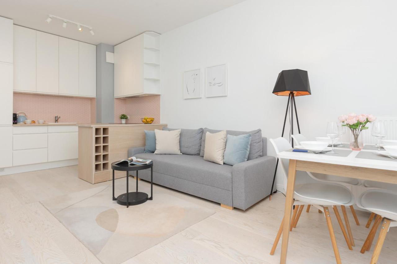 Sarmacka With Balcony Wilanow By Renters