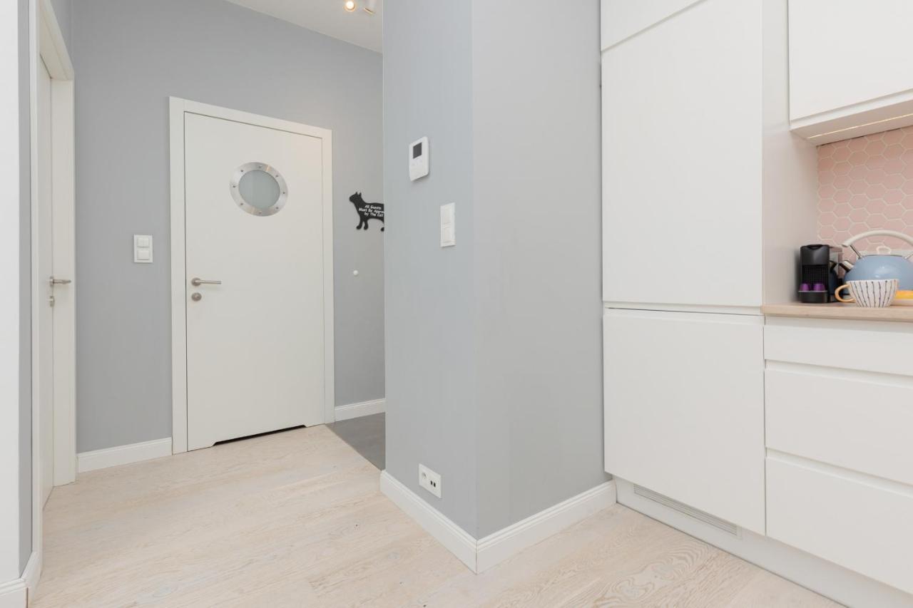 Sarmacka With Balcony Wilanow By Renters *
