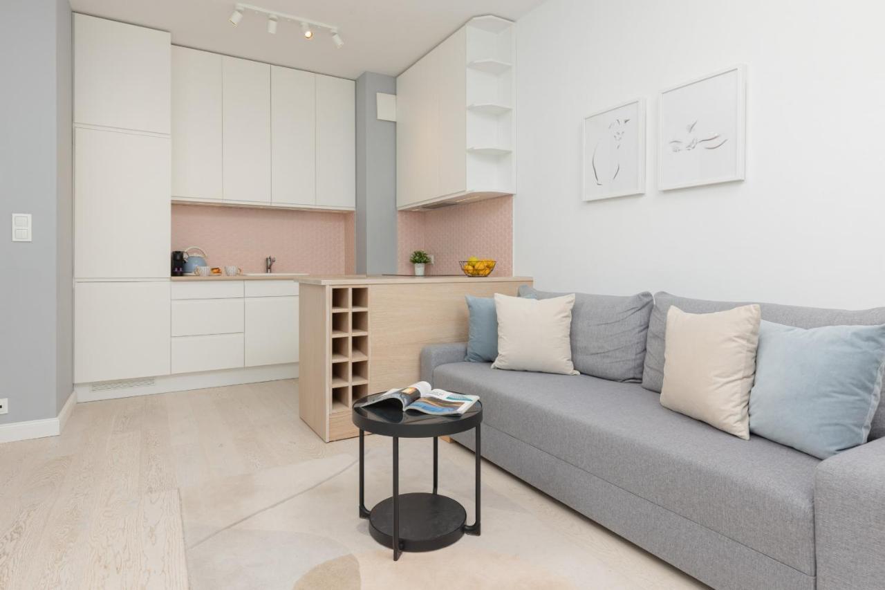 Apartment Sarmacka With Balcony Wilanow By Renters