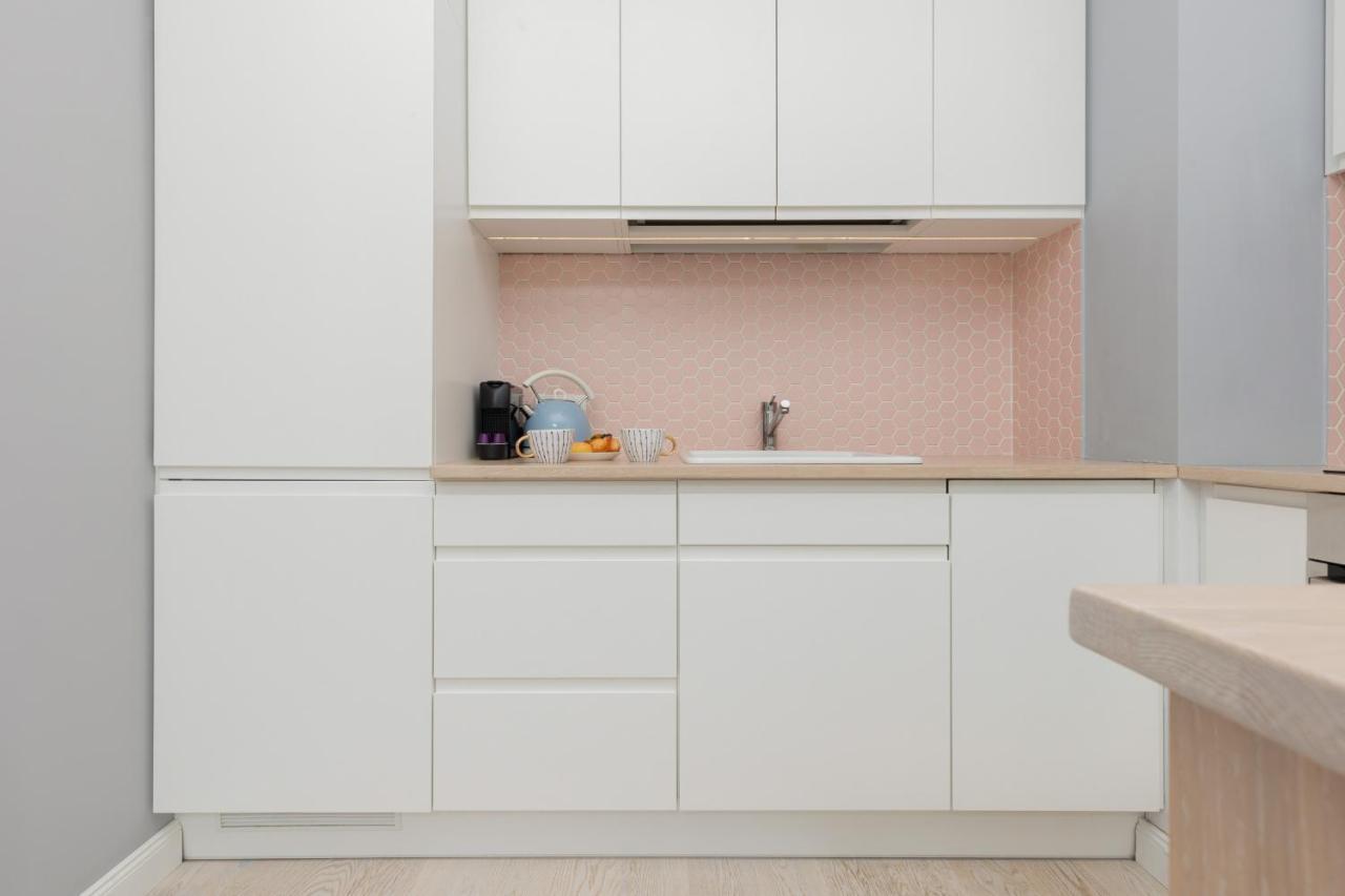 Sarmacka With Balcony Wilanow By Renters Apartment