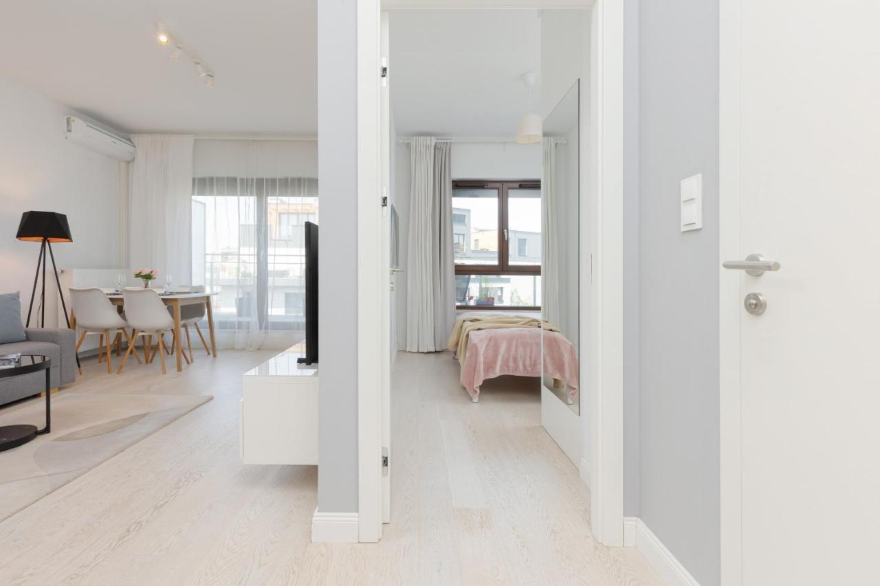 Apartment Sarmacka With Balcony Wilanow By Renters