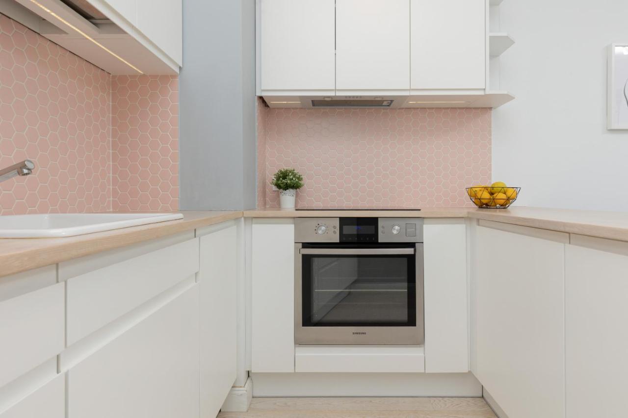 Apartment Sarmacka With Balcony Wilanow By Renters