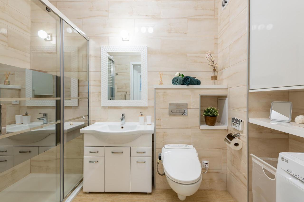 ~comfortify~ Kingsize Bed, A/c, Wifi, Skylineview